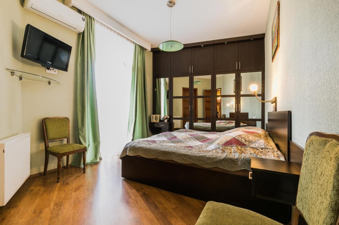 Apartment At 12 Baratashvili Street Tbilisi Exterior foto
